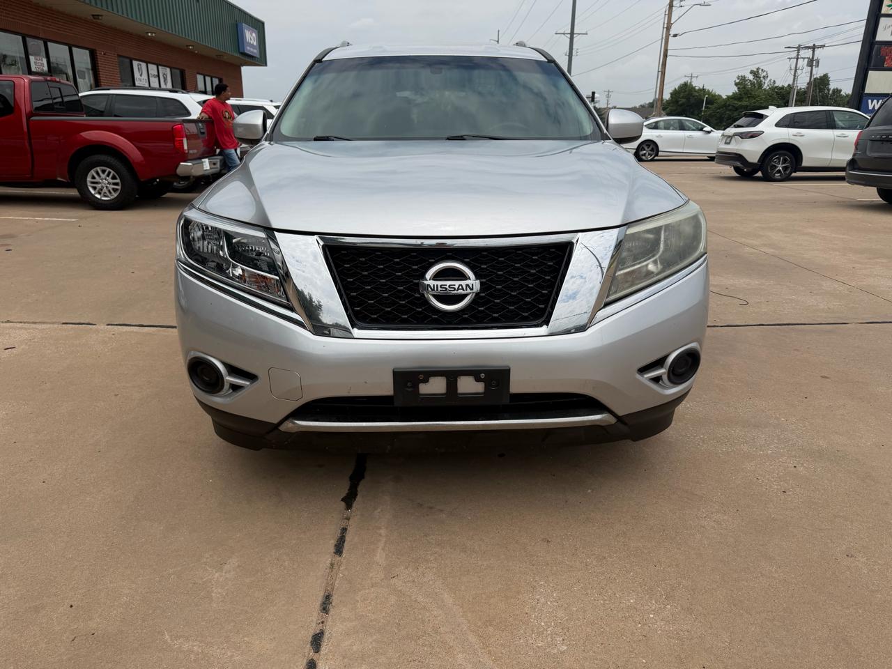 Nissan Pathfinder SV 4WD 2013