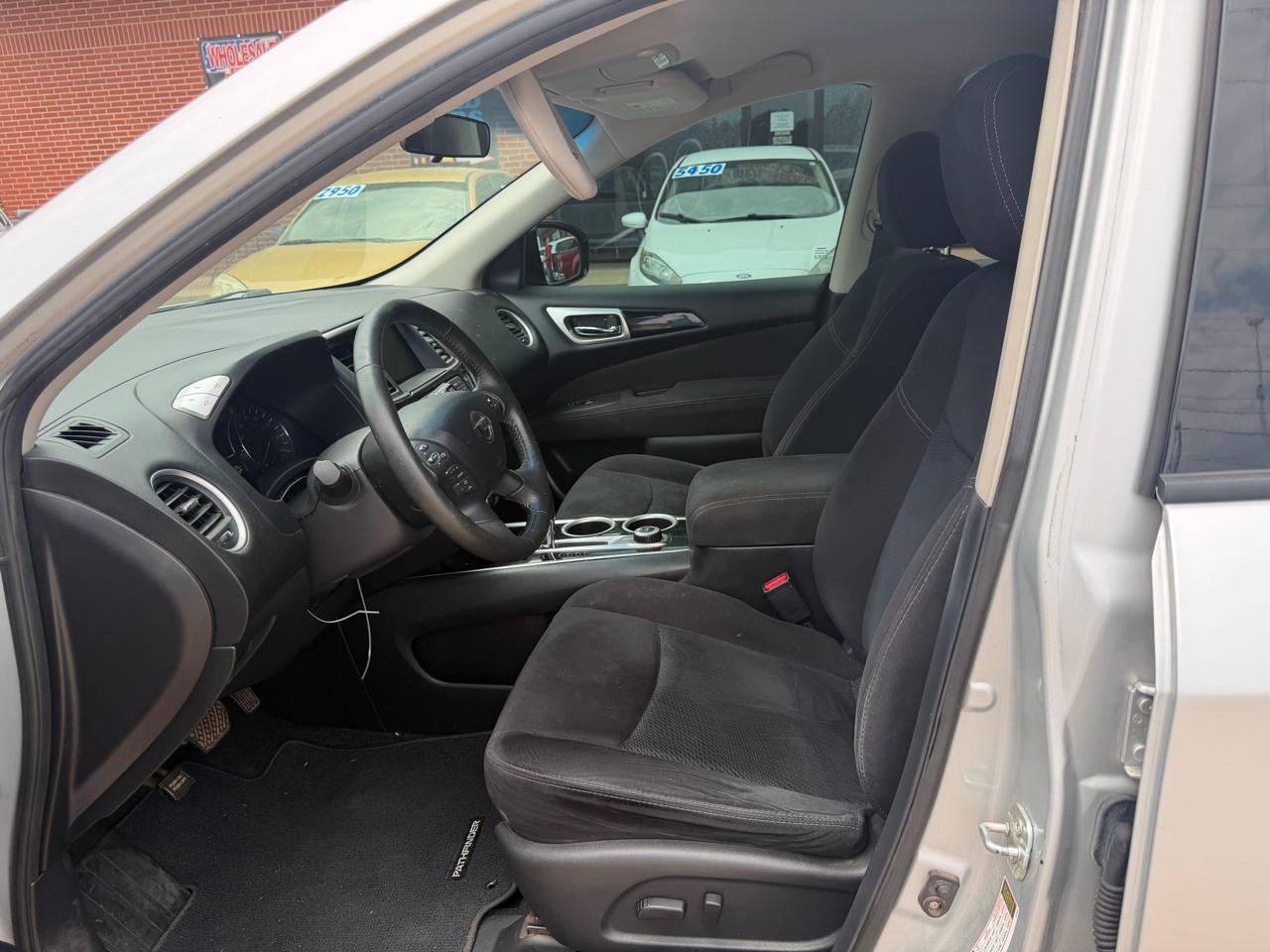 Nissan Pathfinder SV 4WD 2013