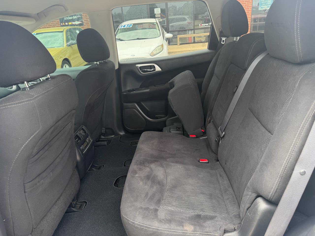 Nissan Pathfinder SV 4WD 2013