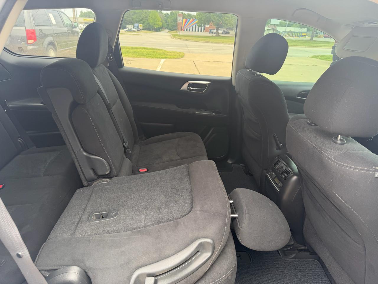 Nissan Pathfinder SV 4WD 2013