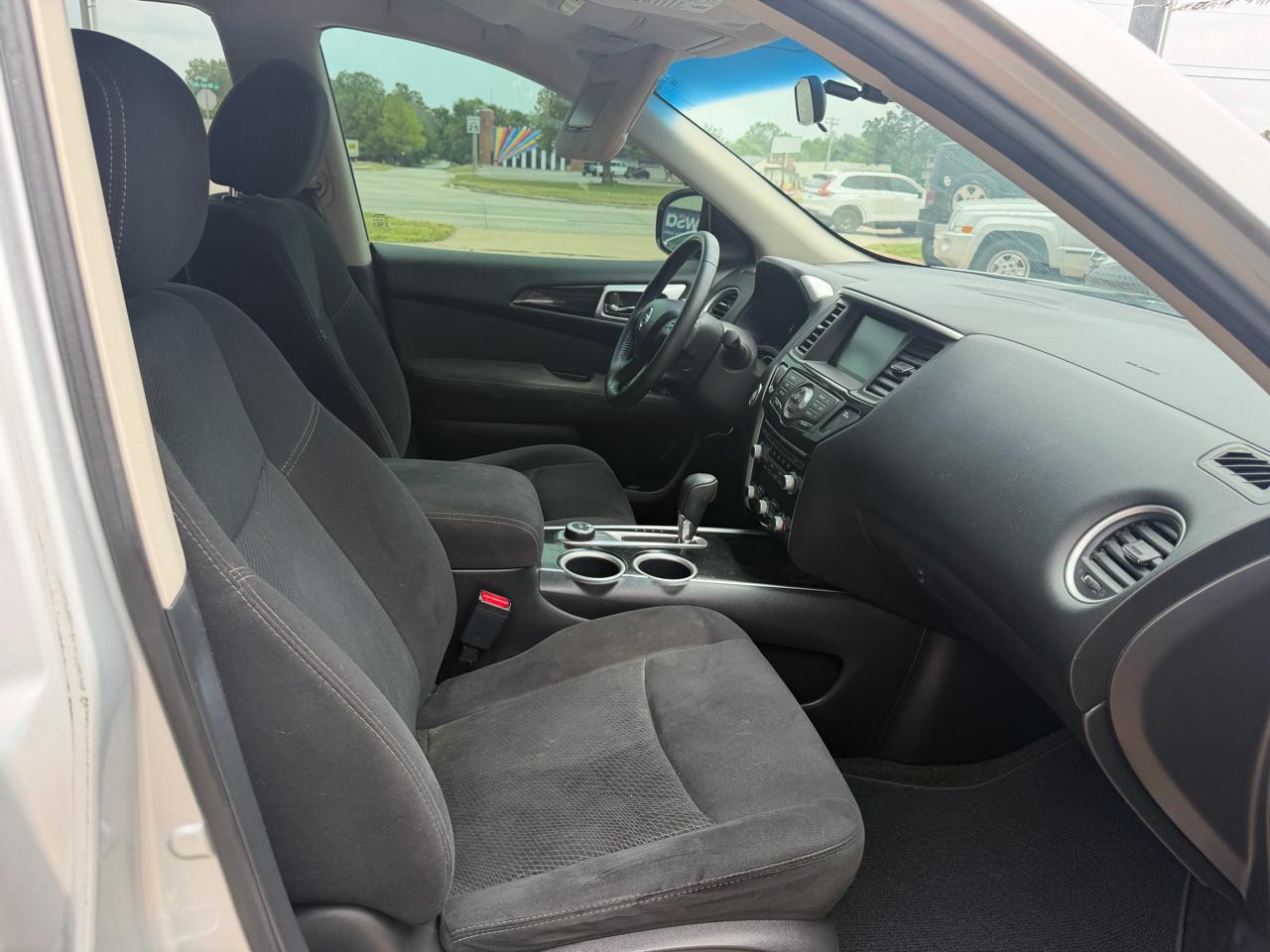 Nissan Pathfinder SV 4WD 2013