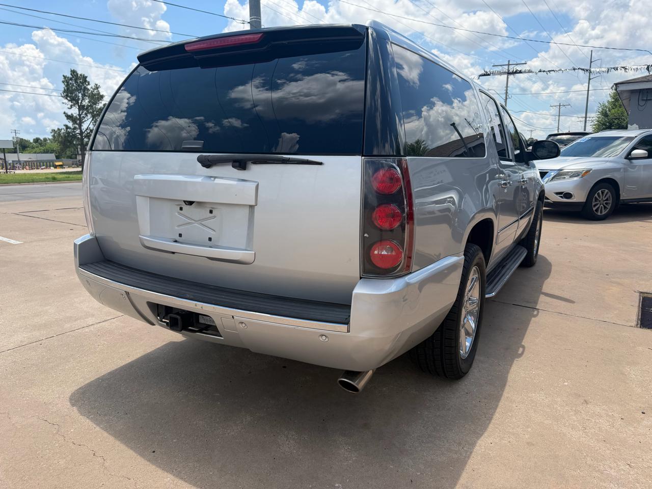 GMC Yukon Denali XL 4WD 2012