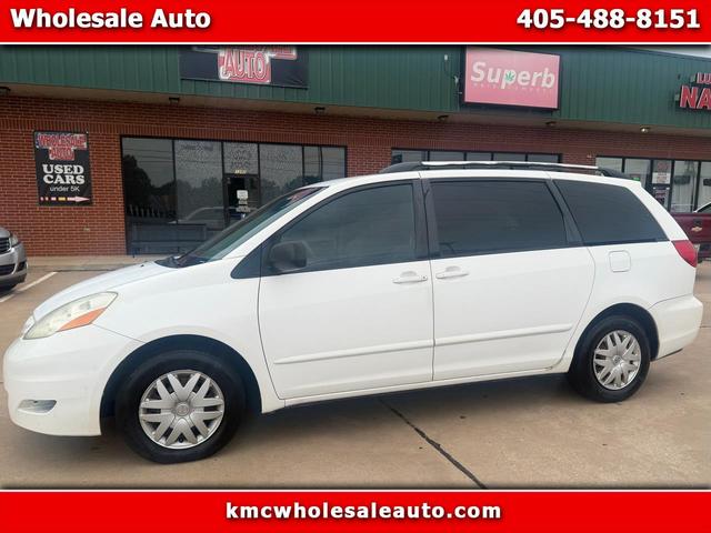 White 2007 Toyota Sienna Minivan Front-Wheel Drive Automatic