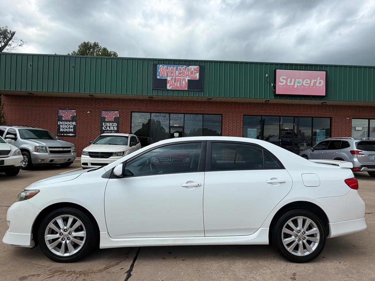 Toyota Corolla Base 5-Speed MT 2010