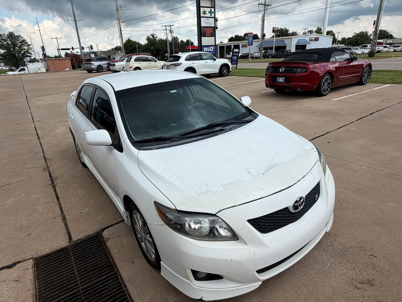 Toyota Corolla Base 5-Speed MT 2010
