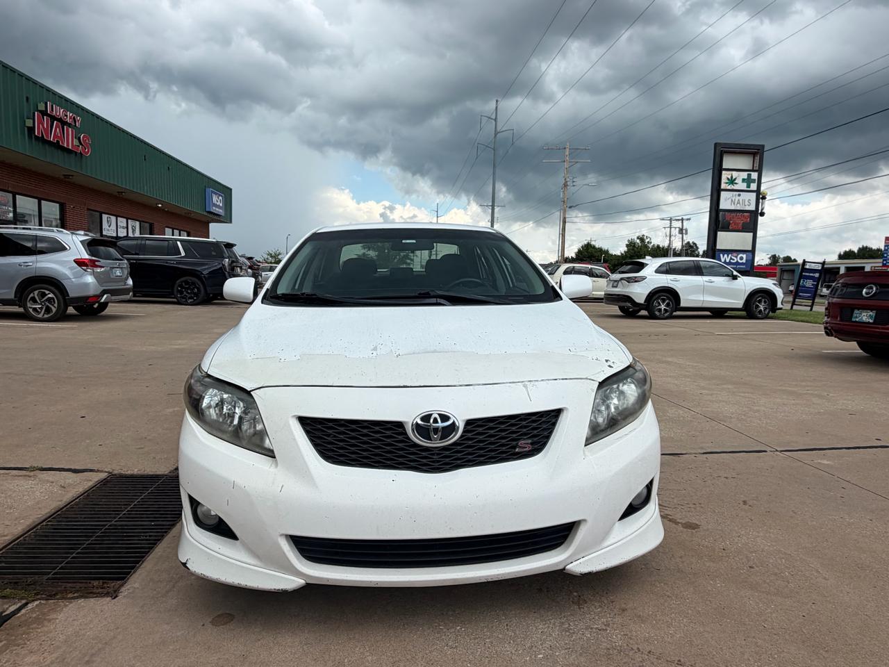 Toyota Corolla Base 5-Speed MT 2010