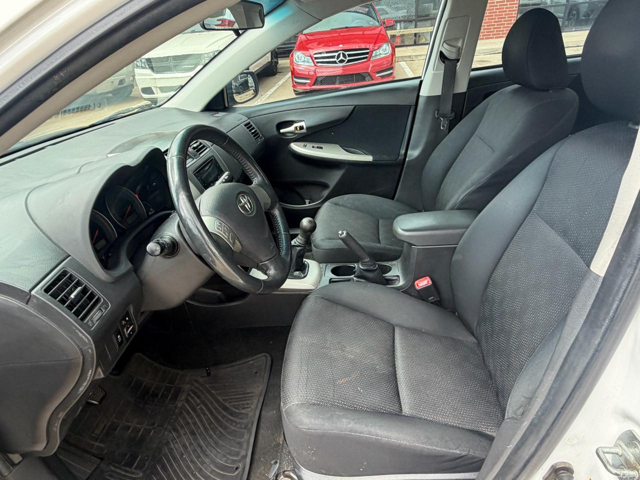 Toyota Corolla Base 5-Speed MT 2010
