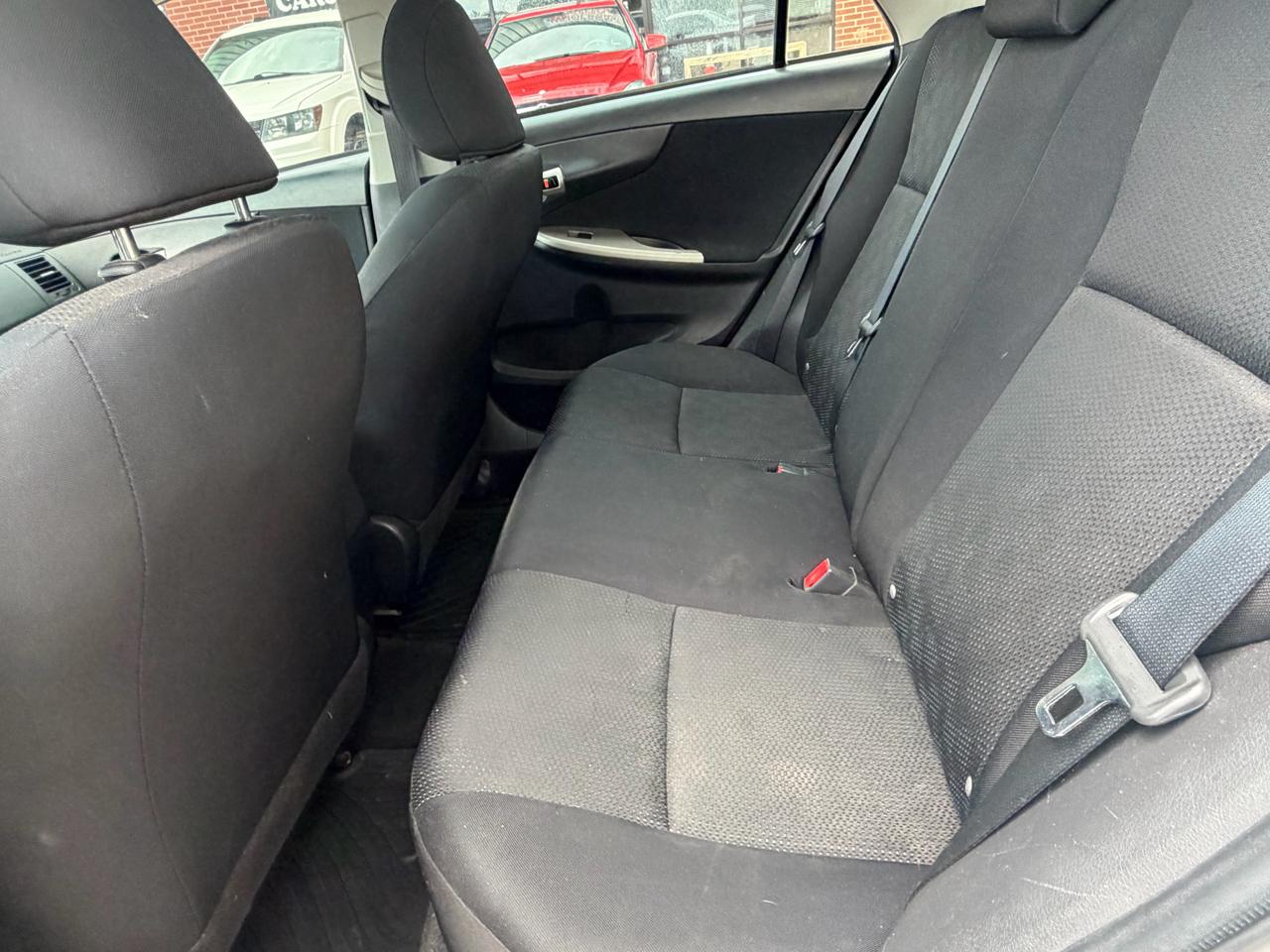 Toyota Corolla Base 5-Speed MT 2010