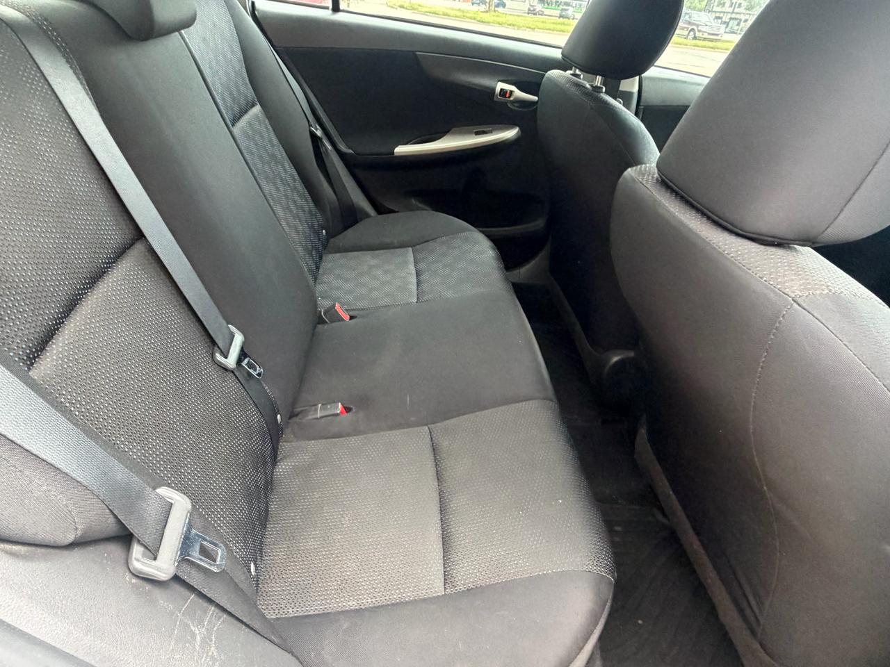 Toyota Corolla Base 5-Speed MT 2010