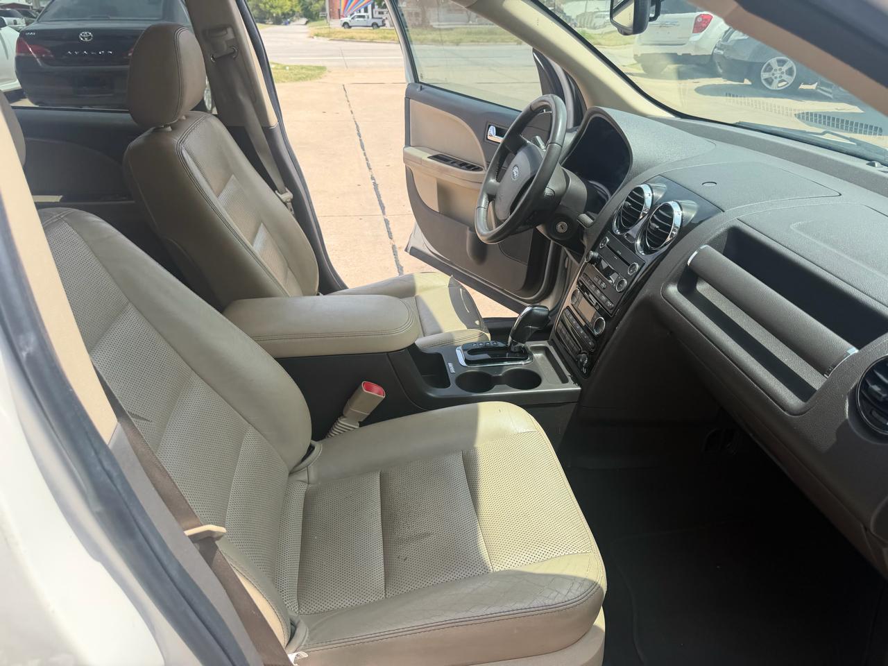 Ford Taurus X SEL FWD 2009