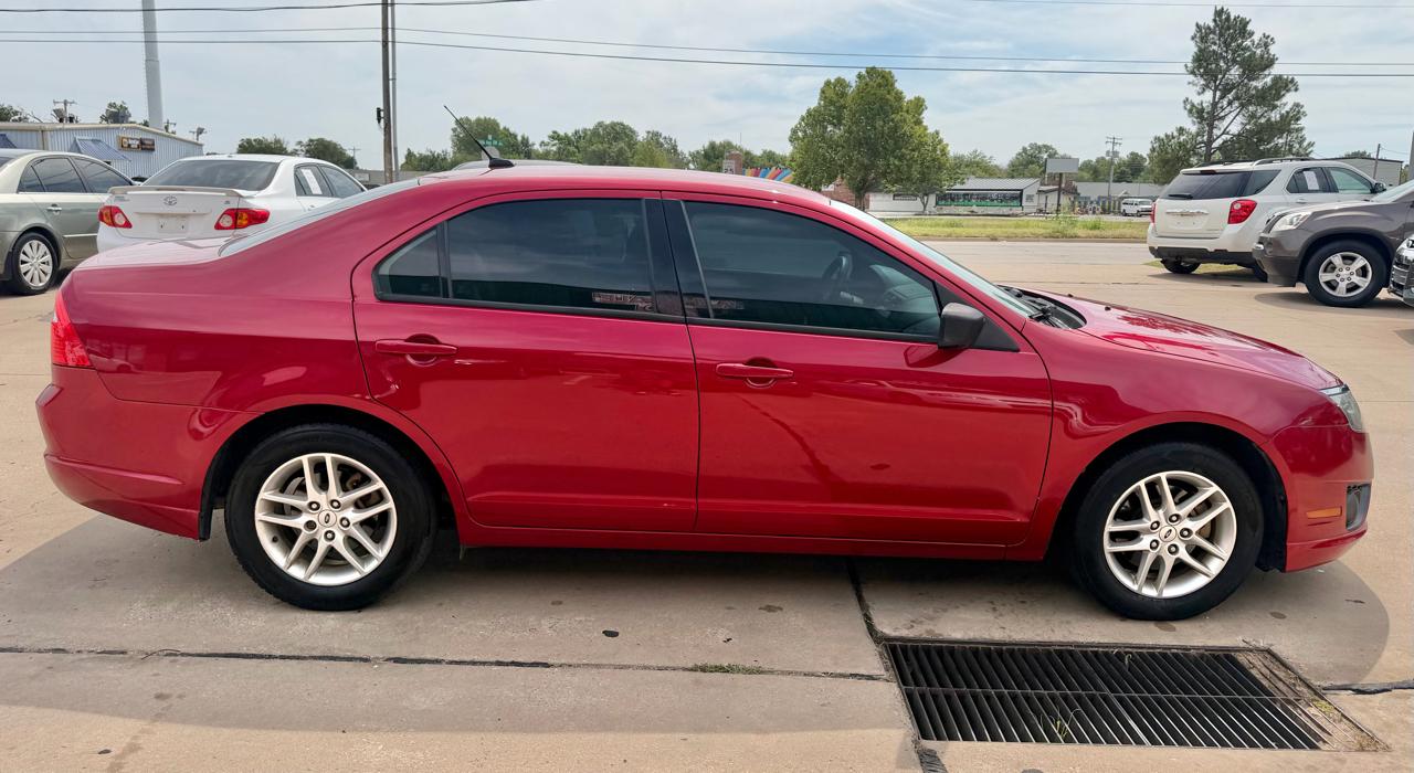 Ford Fusion S 2012