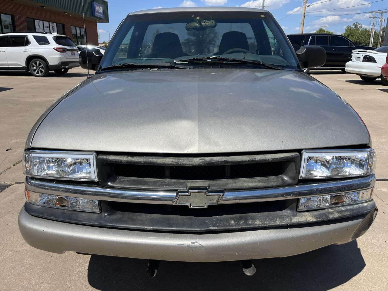 Chevrolet S10 Pickup Short Bed 2WD 1999
