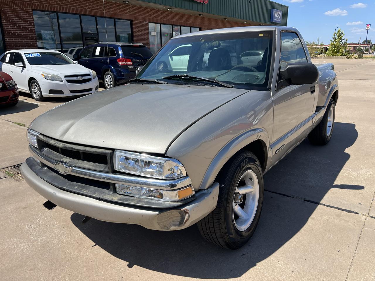 Chevrolet S10 Pickup Short Bed 2WD 1999