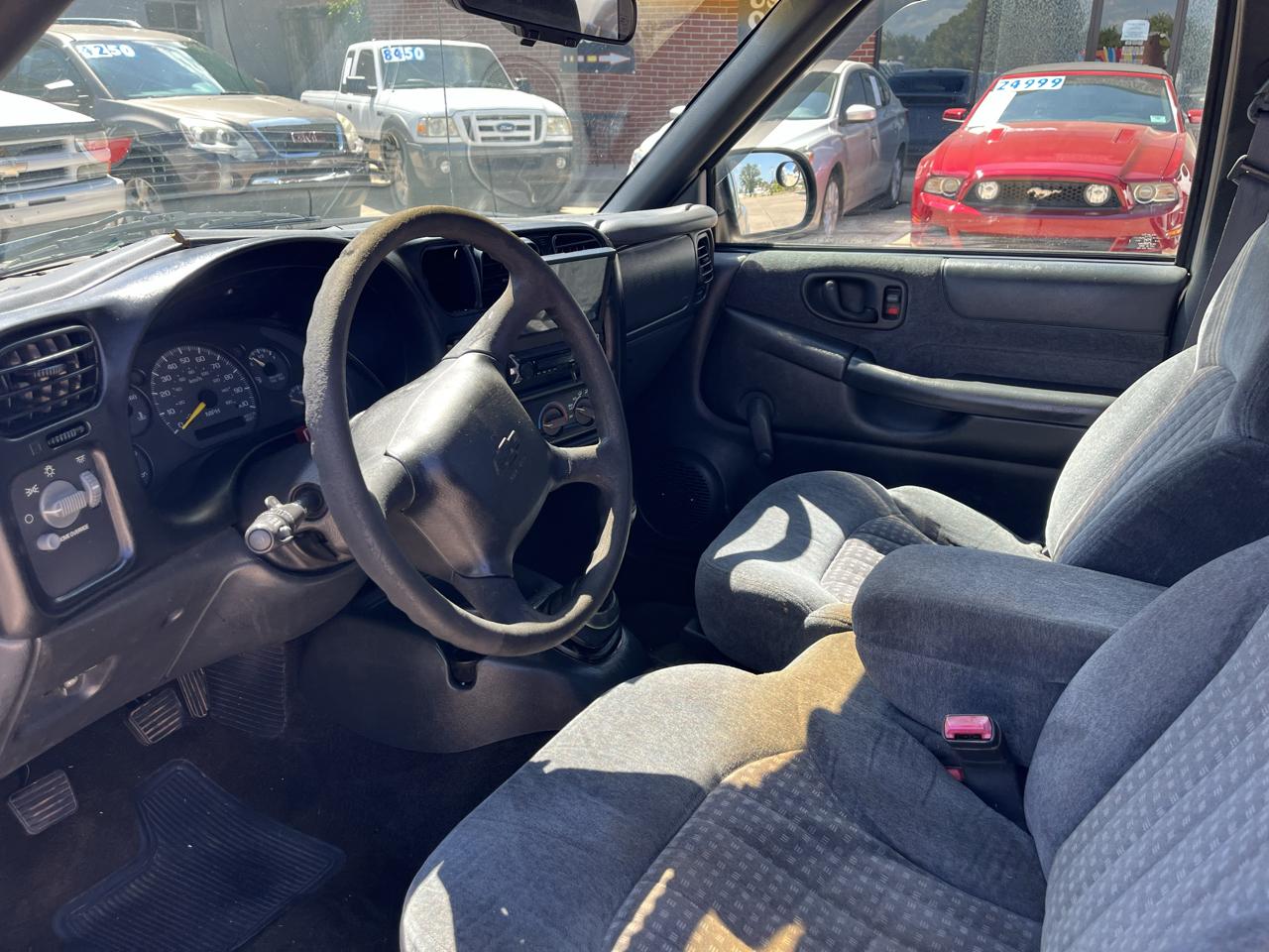 Chevrolet S10 Pickup Short Bed 2WD 1999