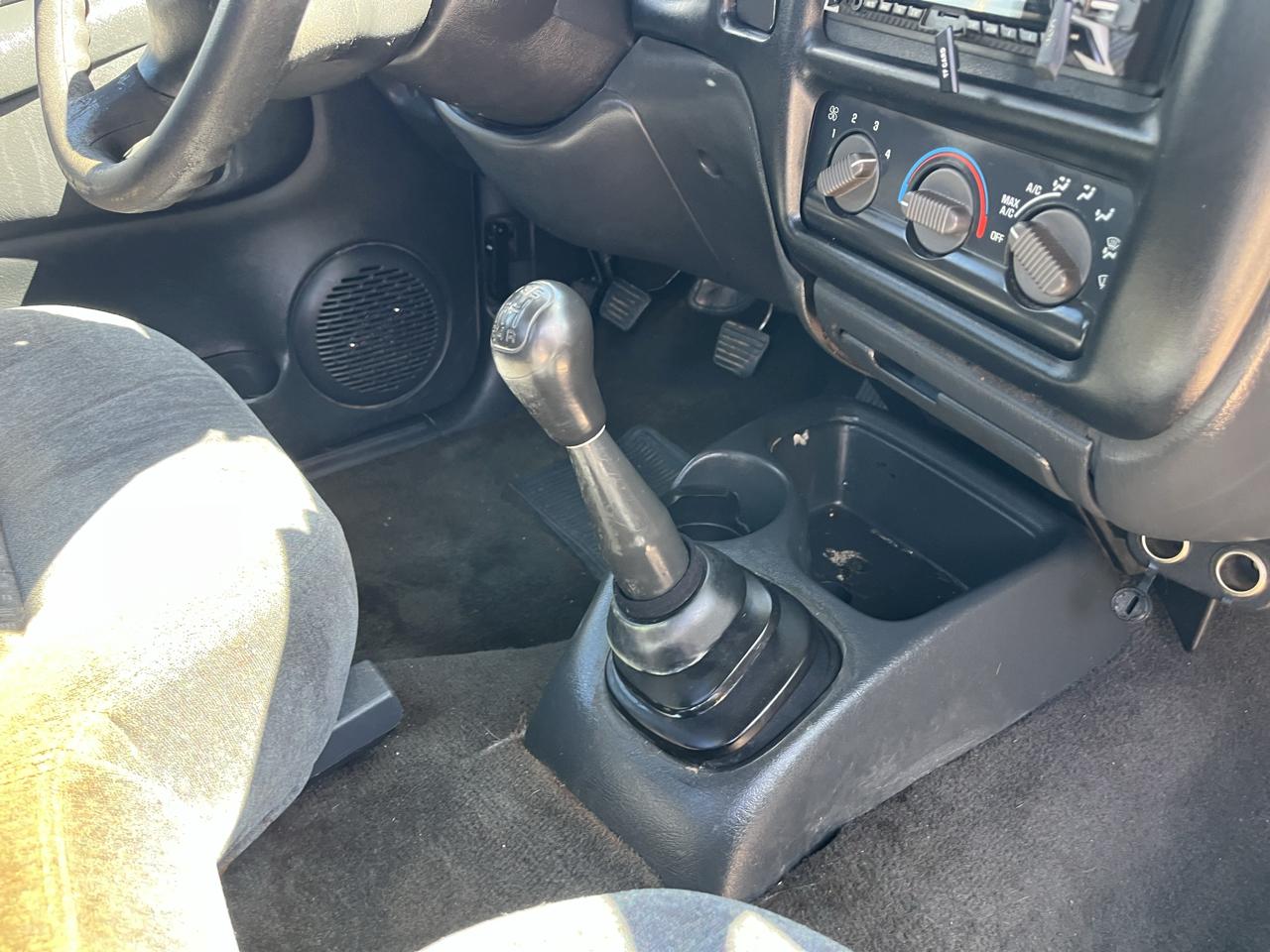 Chevrolet S10 Pickup Short Bed 2WD 1999