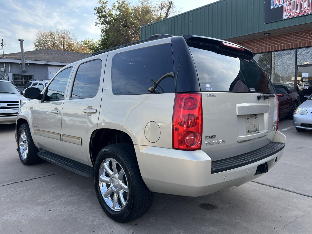 GMC Yukon SLT1 2WD 2011