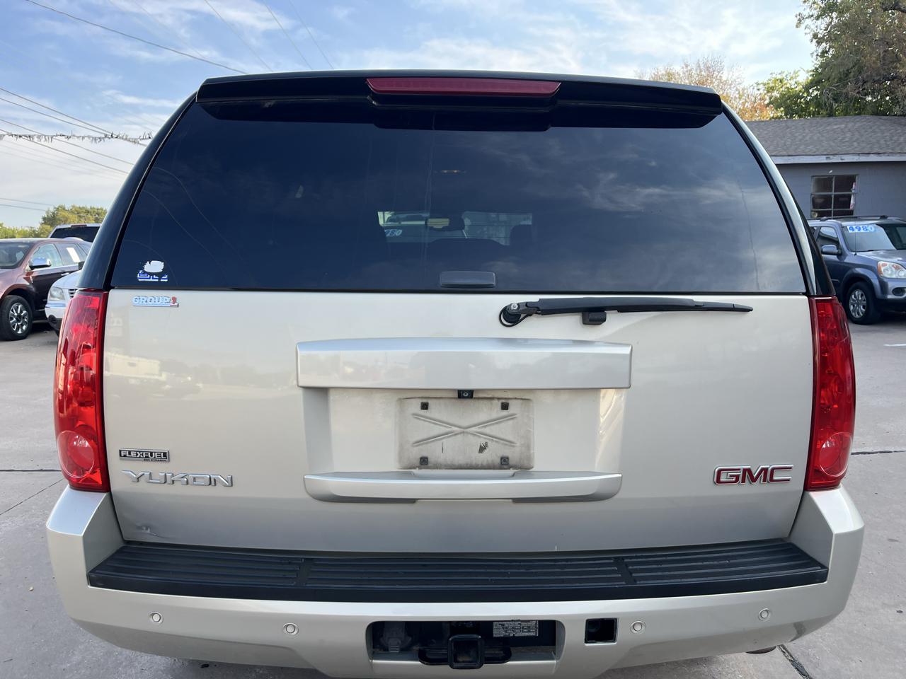 GMC Yukon SLT1 2WD 2011
