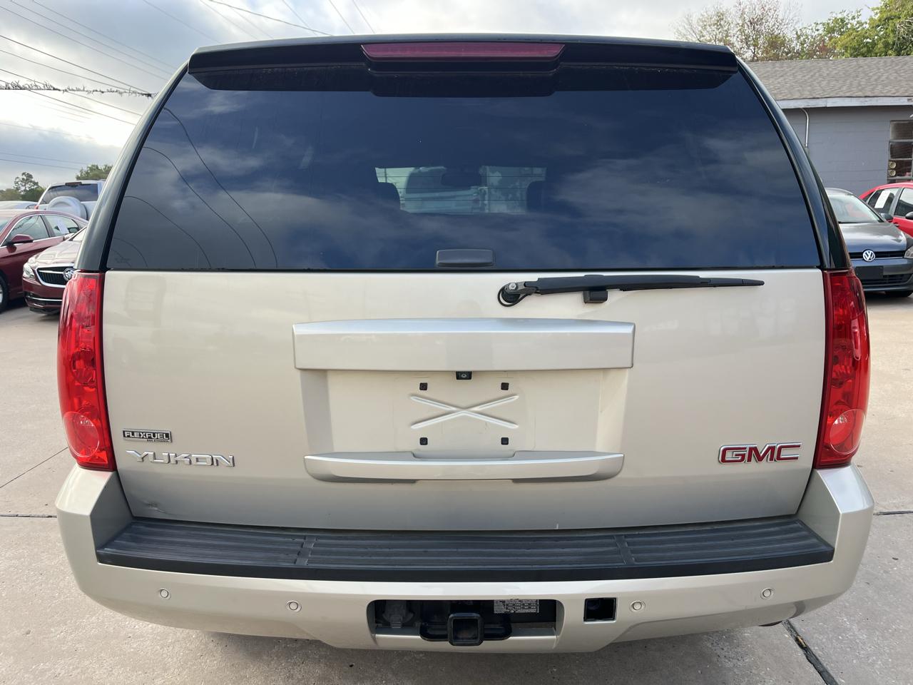 GMC Yukon SLT1 2WD 2011