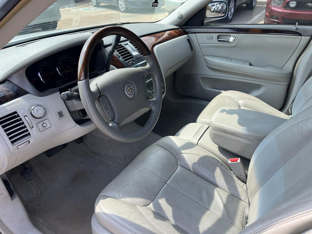 Cadillac DTS Luxury 2011