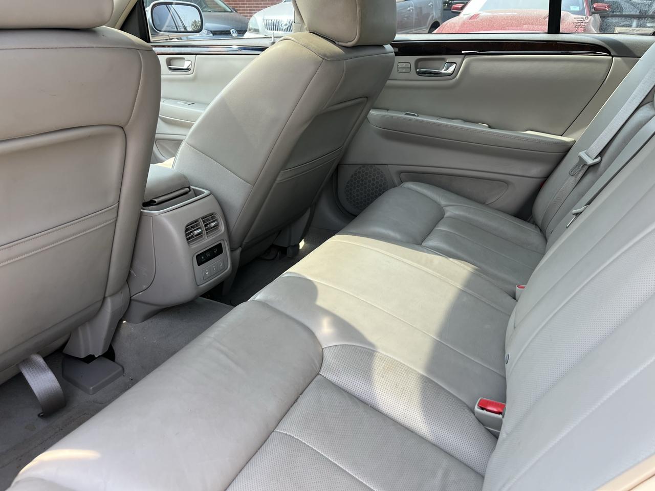 Cadillac DTS Luxury 2011