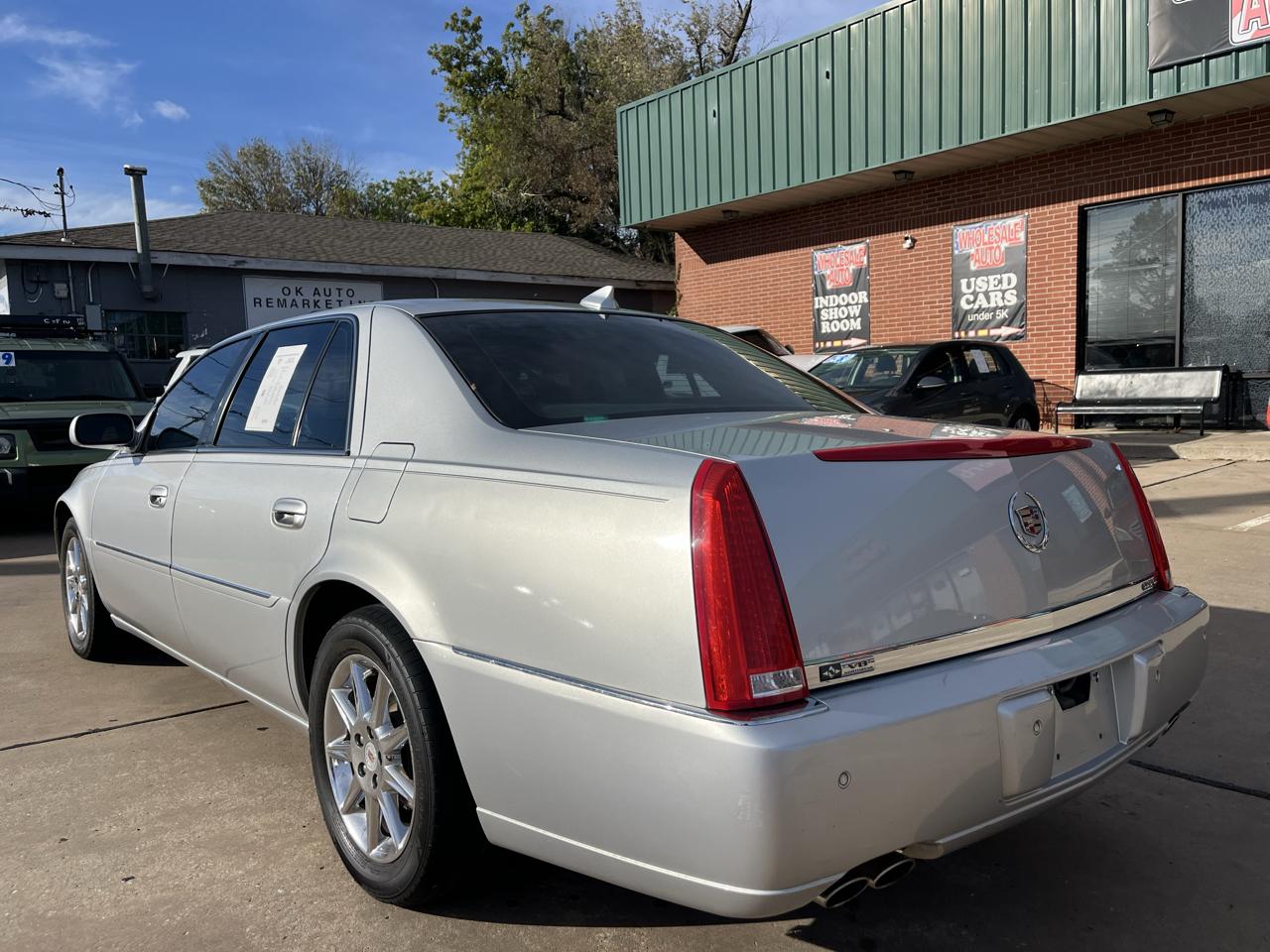 Cadillac DTS Luxury 2011