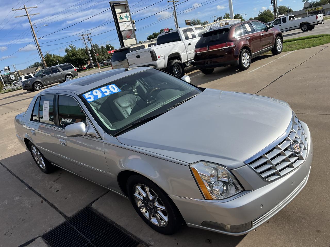 Cadillac DTS Luxury 2011
