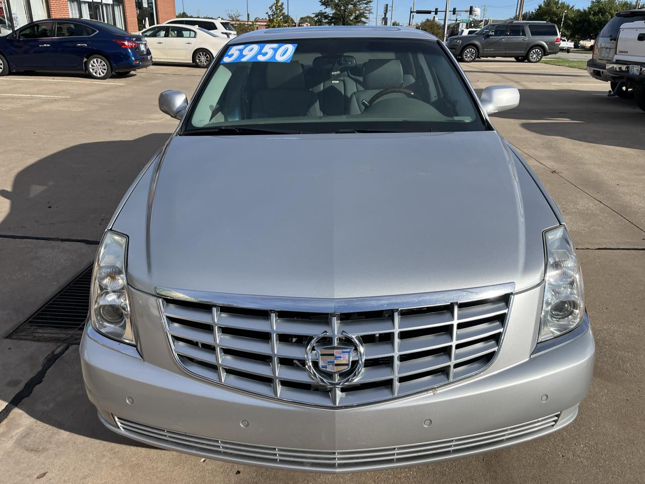 Cadillac DTS Luxury 2011