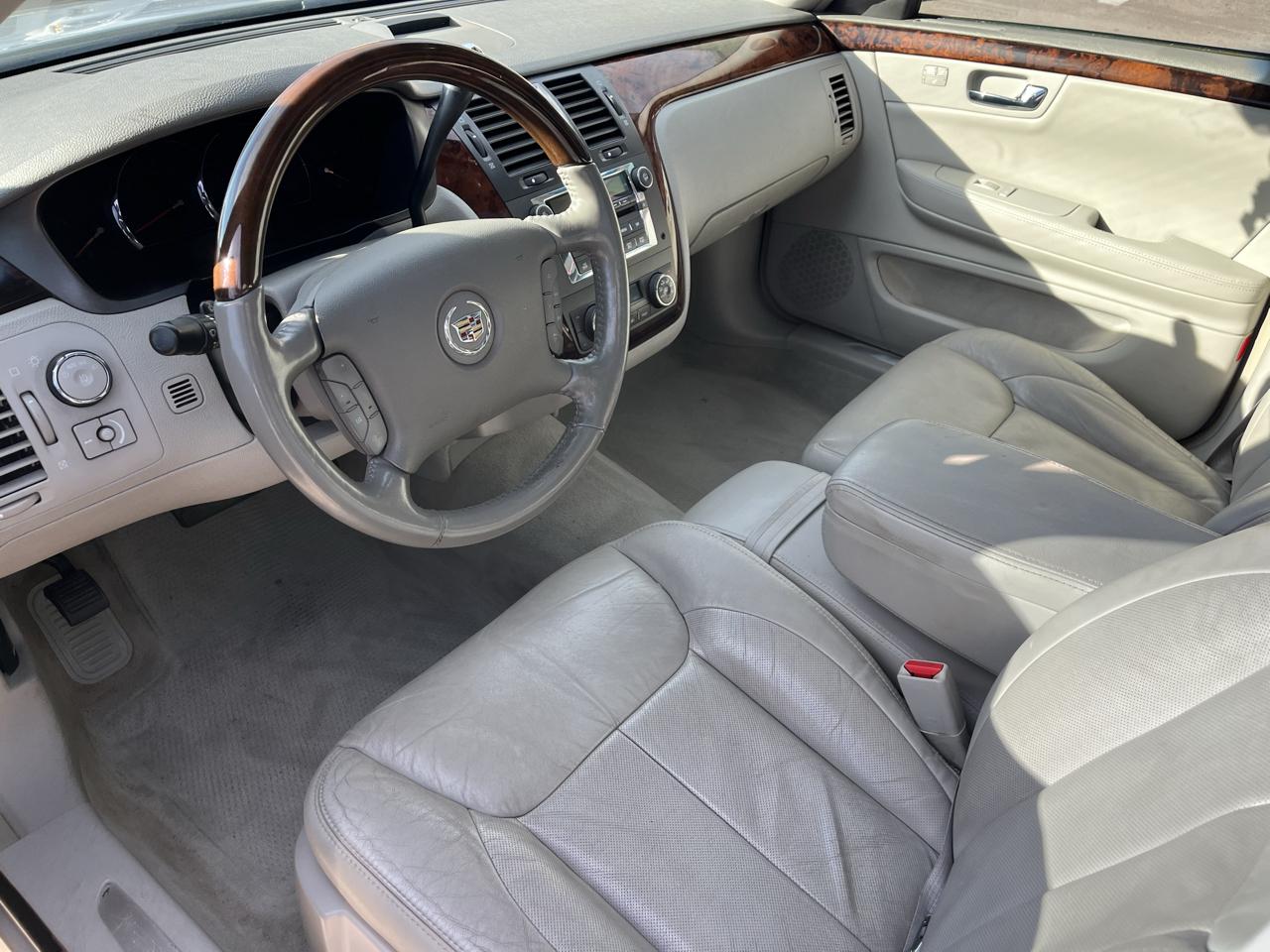 Cadillac DTS Luxury 2011