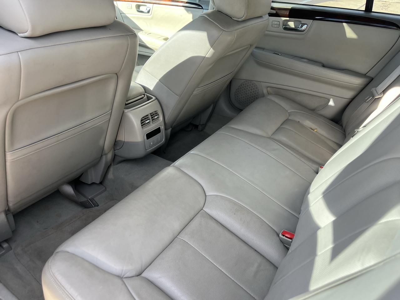 Cadillac DTS Luxury 2011