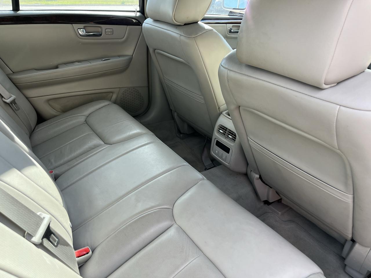Cadillac DTS Luxury 2011