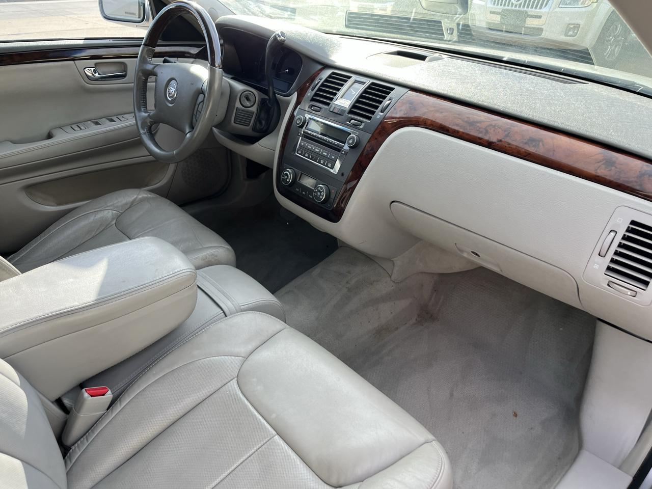 Cadillac DTS Luxury 2011