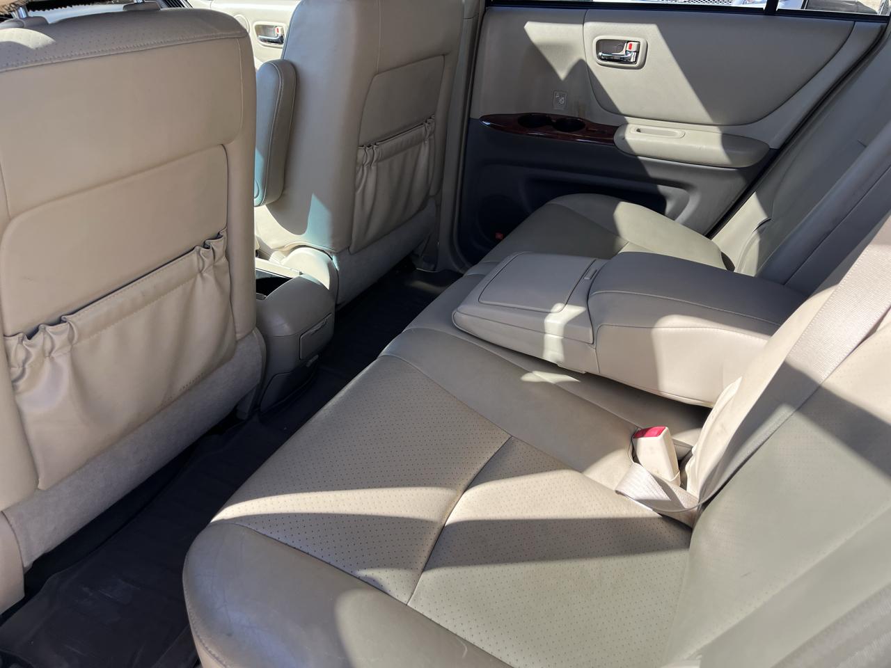 Toyota Highlander V6 2WD with 3rd-Row Seat 2007