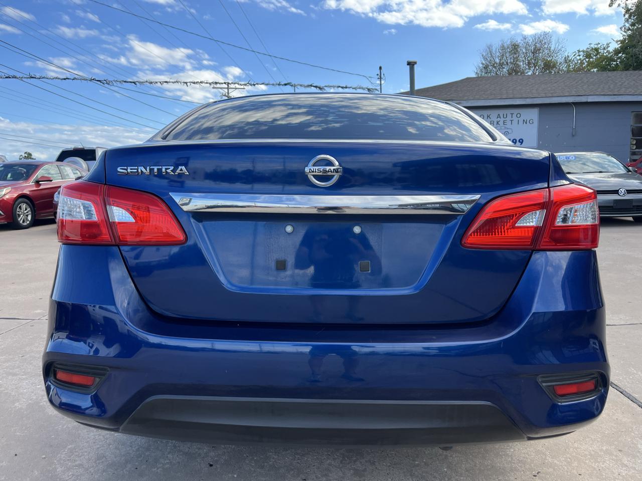 Nissan Sentra S 6MT 2017