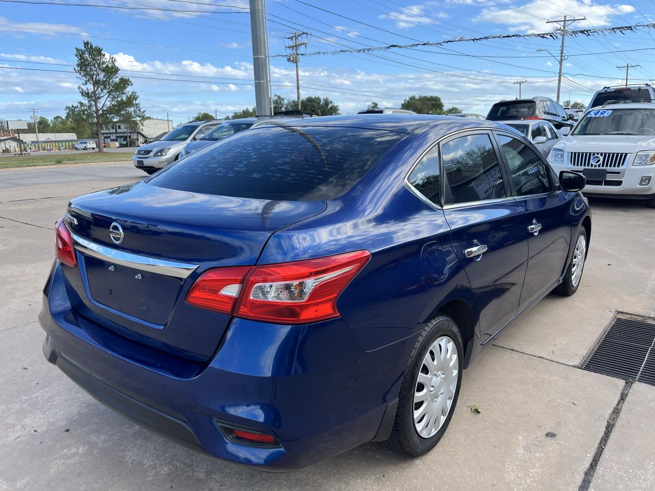 Nissan Sentra S 6MT 2017