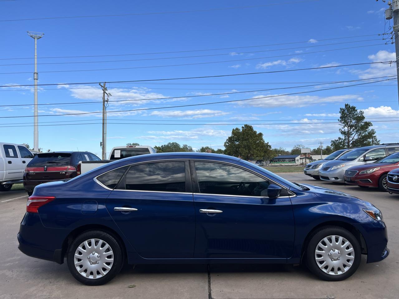 Nissan Sentra S 6MT 2017