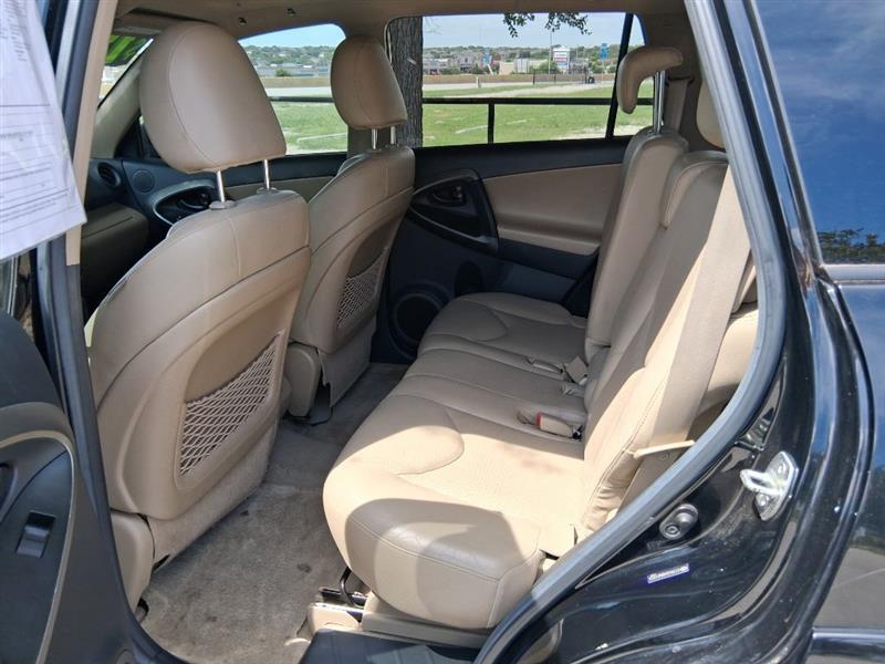 Toyota RAV4  2011