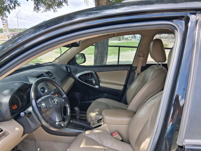 Toyota RAV4  2011