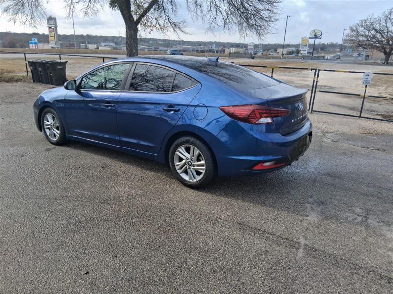 Hyundai Elantra  2020