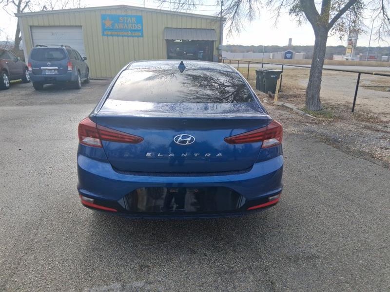 Hyundai Elantra  2020