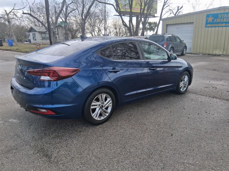 Hyundai Elantra  2020