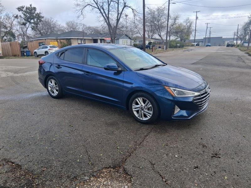 Hyundai Elantra  2020