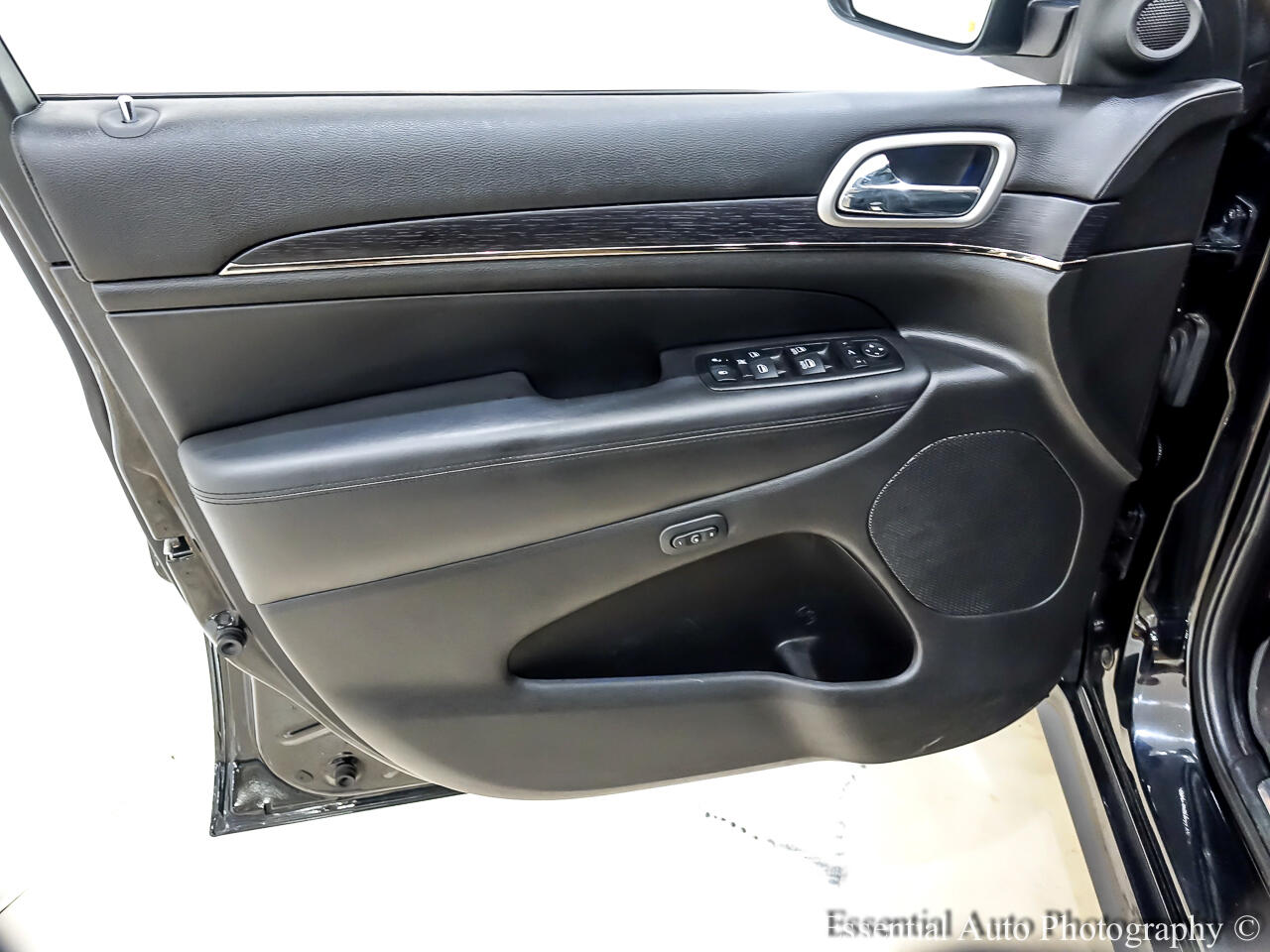 2018 Jeep Grand Cherokee Overland photo 23