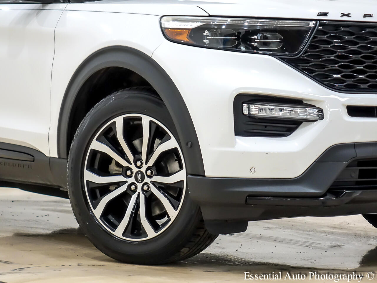 2020 Ford Explorer ST photo 3