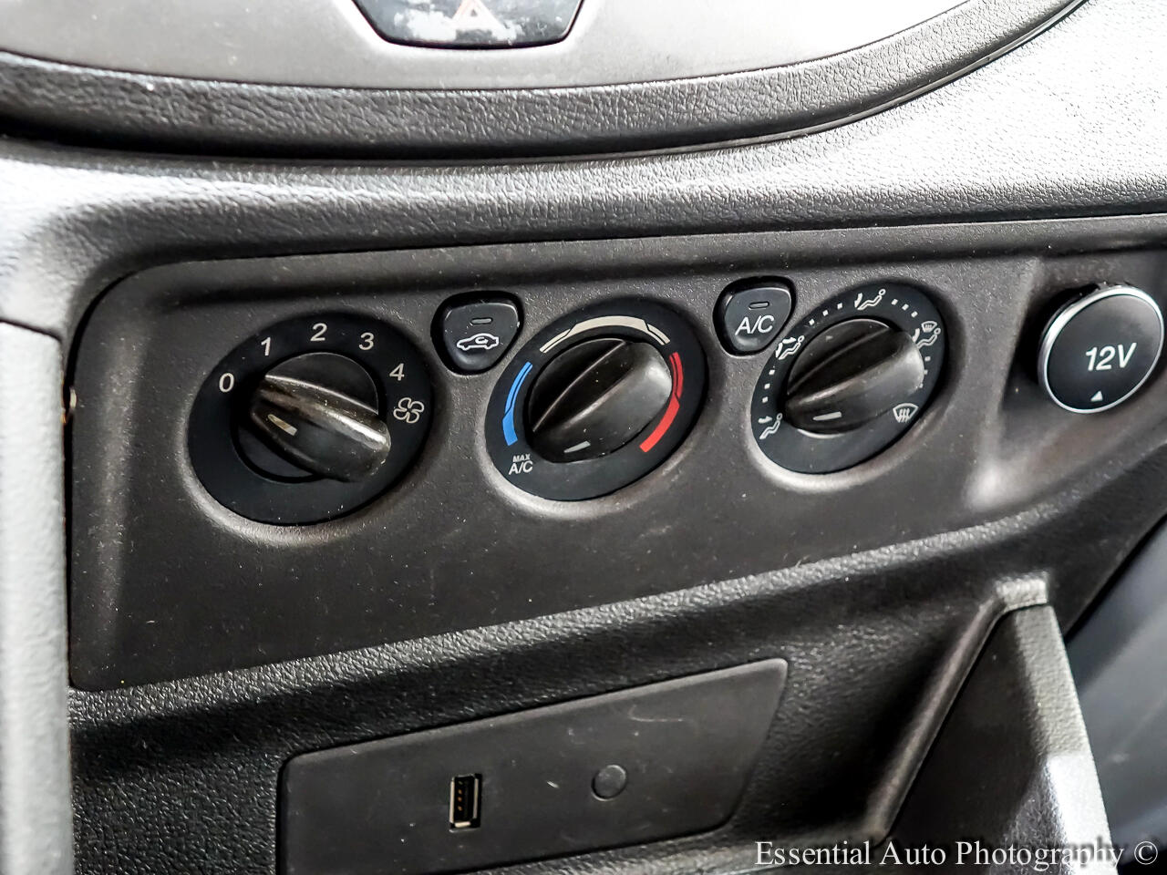 Ford Transit 250 Van Low Roof w/Sliding Pass. 148-in. WB 2019 Ford Transit 250 Van Low Roof w/Sliding Pass. 148-in. WB 2019