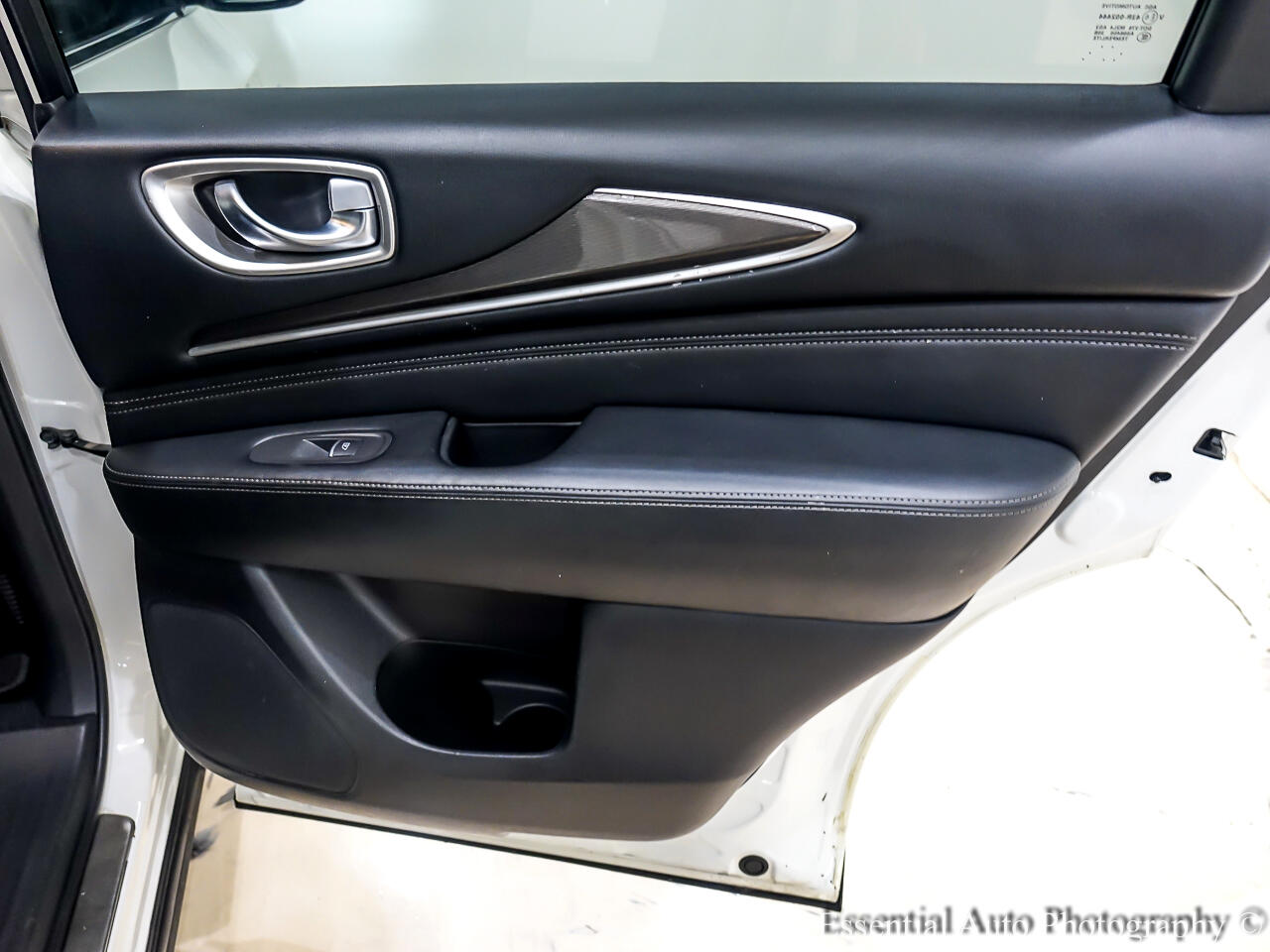 2017 Infiniti QX60 Base photo 31
