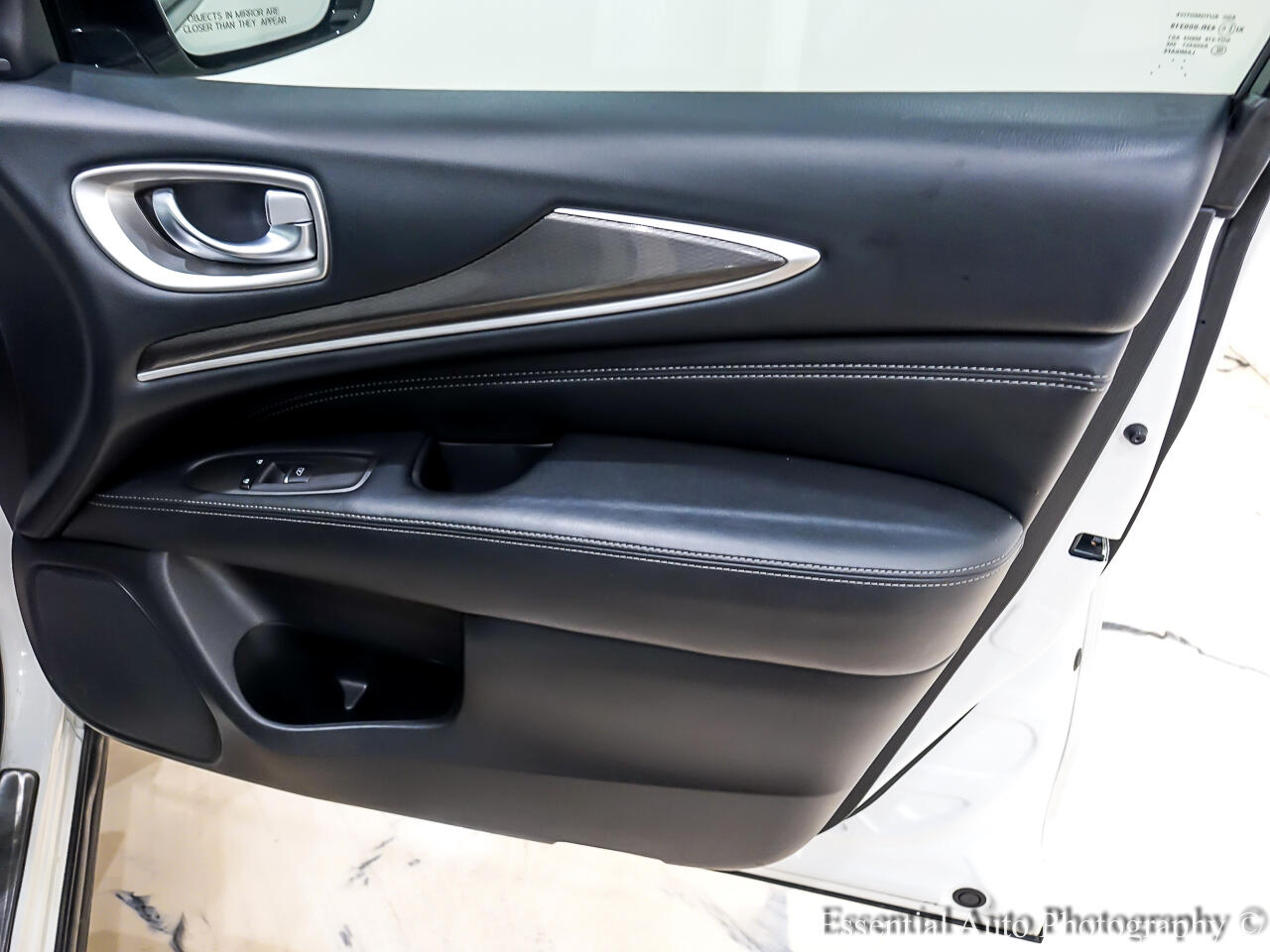 2017 Infiniti QX60 Base photo 32