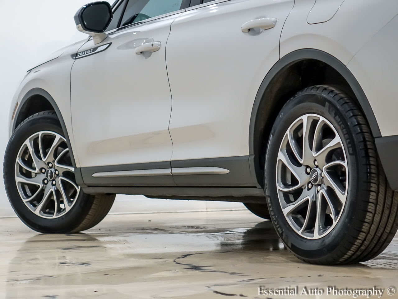 2022 Lincoln Corsair Standard photo 8