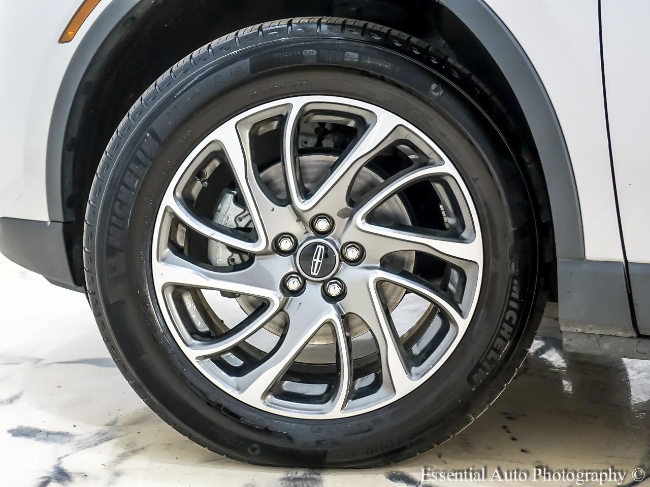 2022 Lincoln Corsair Standard photo 9