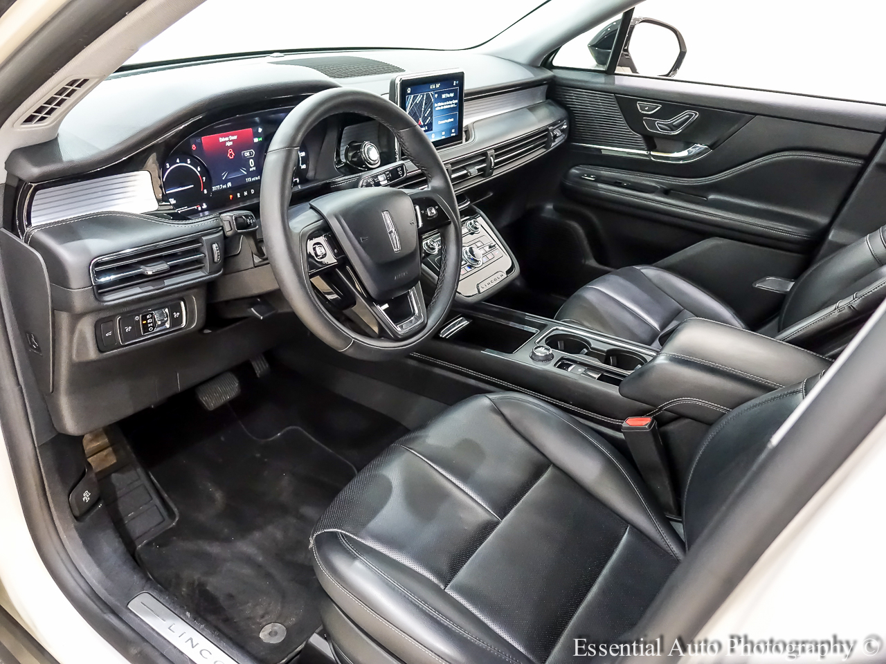 2022 Lincoln Corsair Standard photo 11