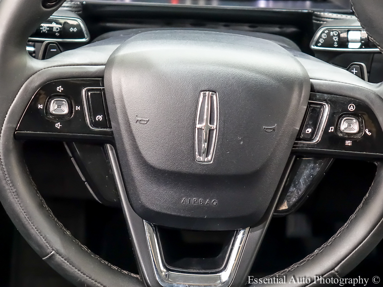 2022 Lincoln Corsair Standard photo 15